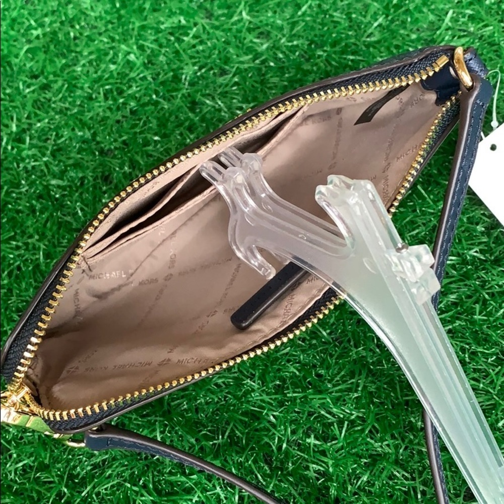 Michael Kors Jet Set Travel Large Top Zip Wristlet - Picture 7 of 16